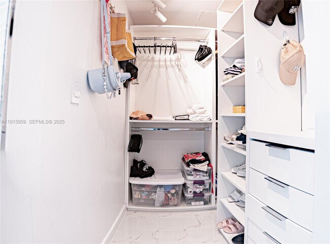 Building Photo - 500 Brickell Ave