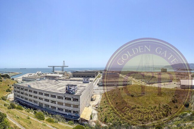 Building Photo - SF Shipyard - 3 BR, 2.5 BA Townhouse 1,634...