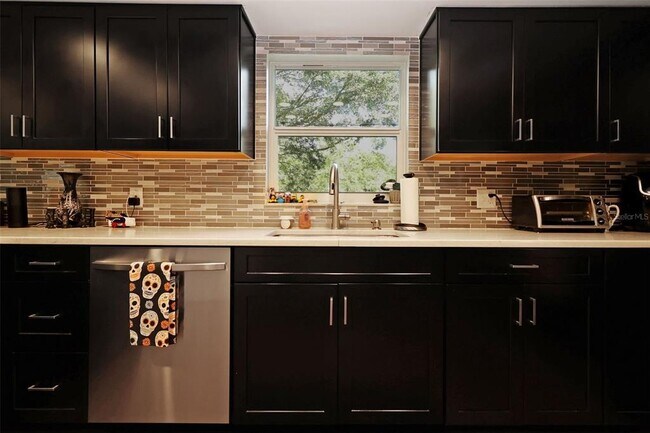 Building Photo - 18423 Swan Lake Dr