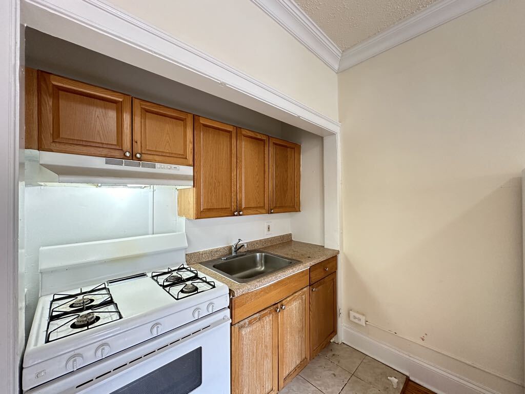 Building Photo - 2737 N Spaulding Ave