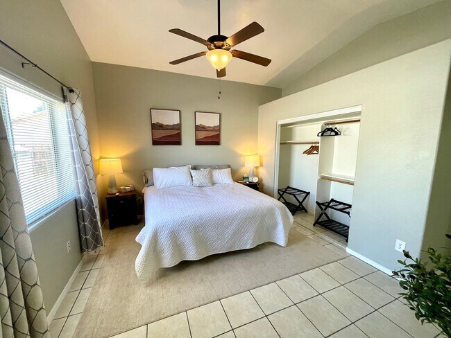 Building Photo - Luxurious Fully Furnished 3 Bedroom Home with Garage!