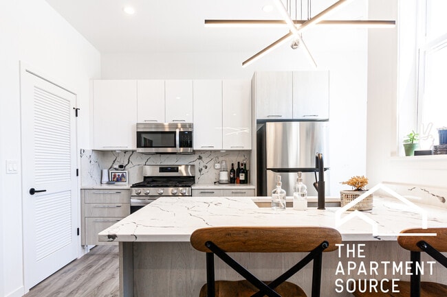 Building Photo - 2743 W Division St