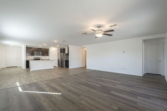 Building Photo - 1536 E Demain Dr