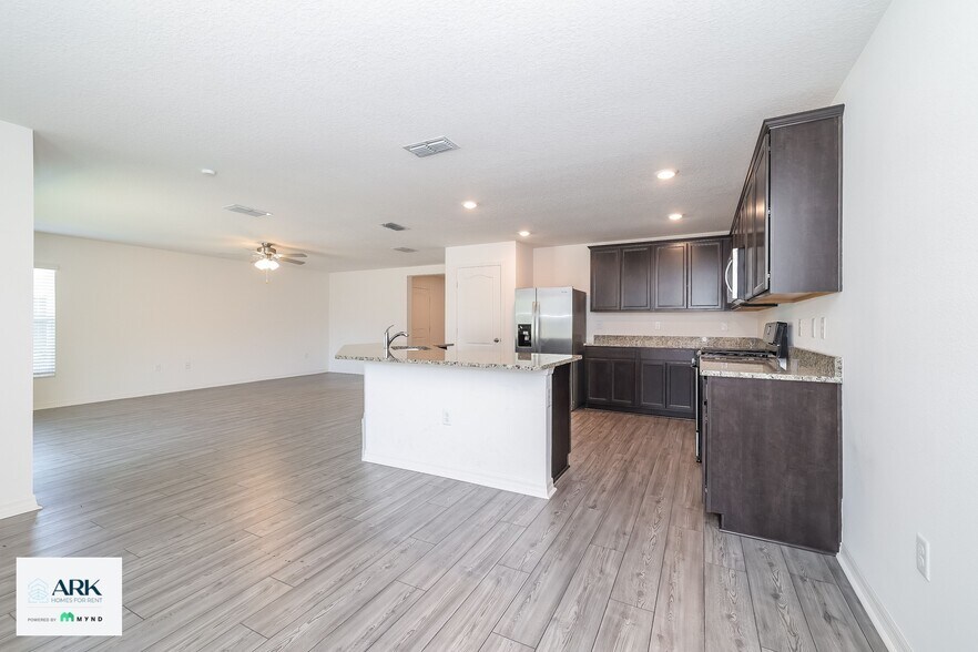 Building Photo - 324 Kensington View Dr