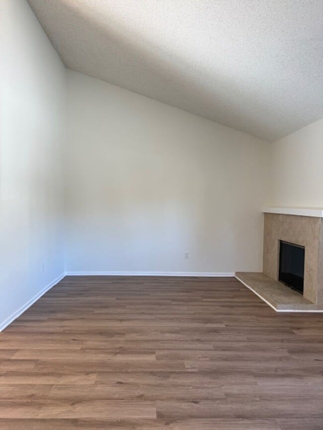 Building Photo - 420-22 Rees Street