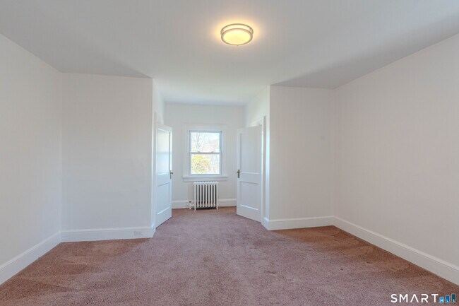 Building Photo - 2 Maplewood Terrace