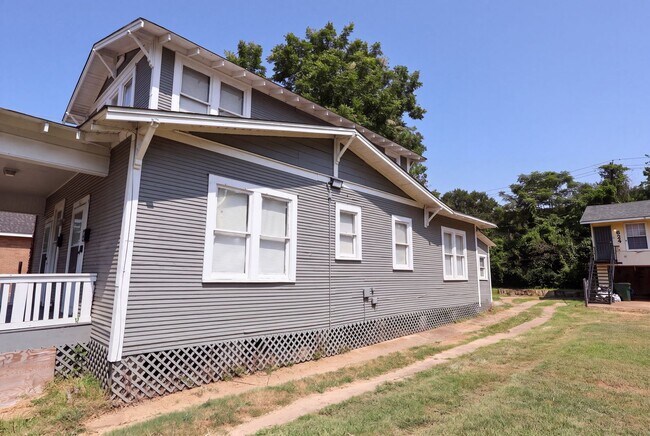Building Photo - 628 Olive St