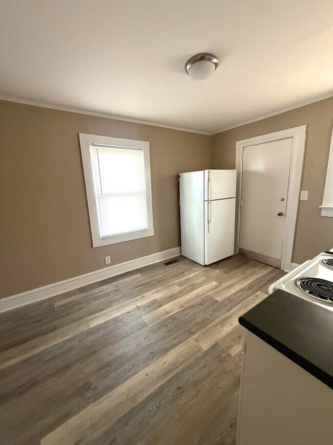 Building Photo - Duplex on Higgs St