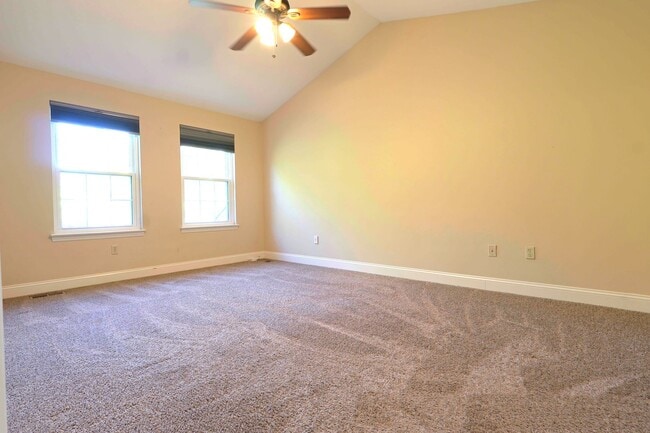Building Photo - 5 Bed 3.5 Bath Chesterfield Charmer