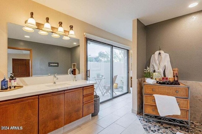 Building Photo - 16120 Cholla Dr