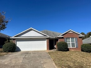 Building Photo - Discover the Perfect Blend of Comfort and ...