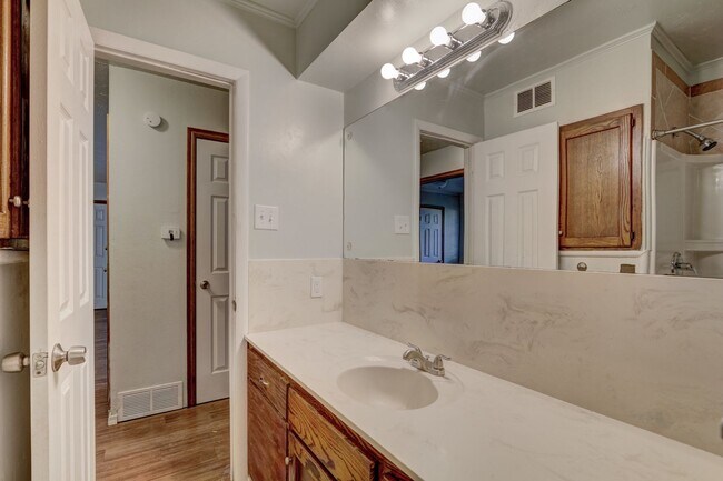 Building Photo - 3 Bed 2 Bath in Del City- Judy Dr is back!