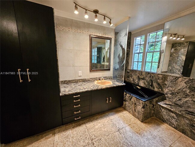 Building Photo - 38 SW 6th St