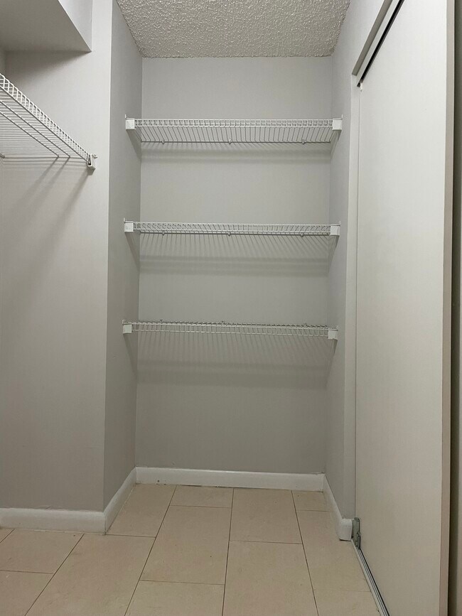 Building Photo - 5276 Buckhead Cir