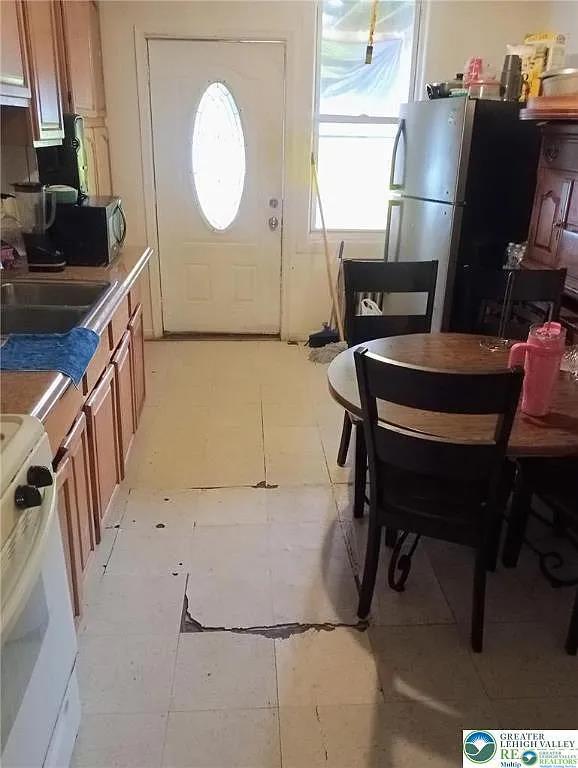 Building Photo - 406 N 2nd St