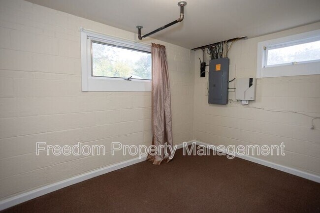 Building Photo - 5914 Ridge View Dr