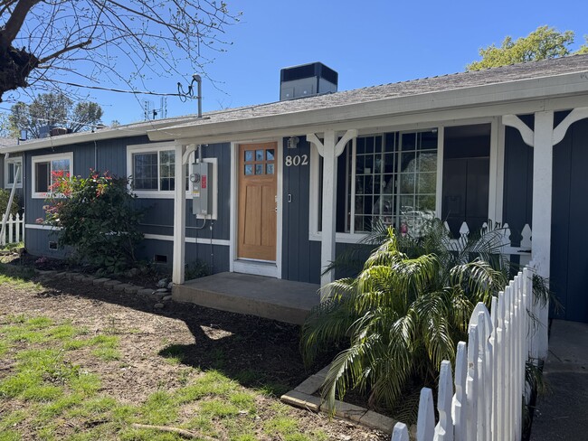 Building Photo - 802 Ridge Rd