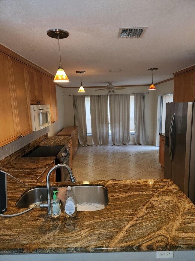 Building Photo - 5242 Victoria Cir