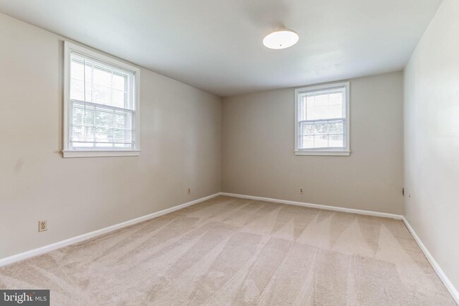 Building Photo - 8615 Regor Ln