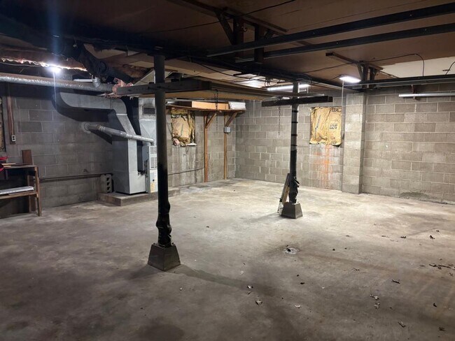 Building Photo - 451 W 8th St