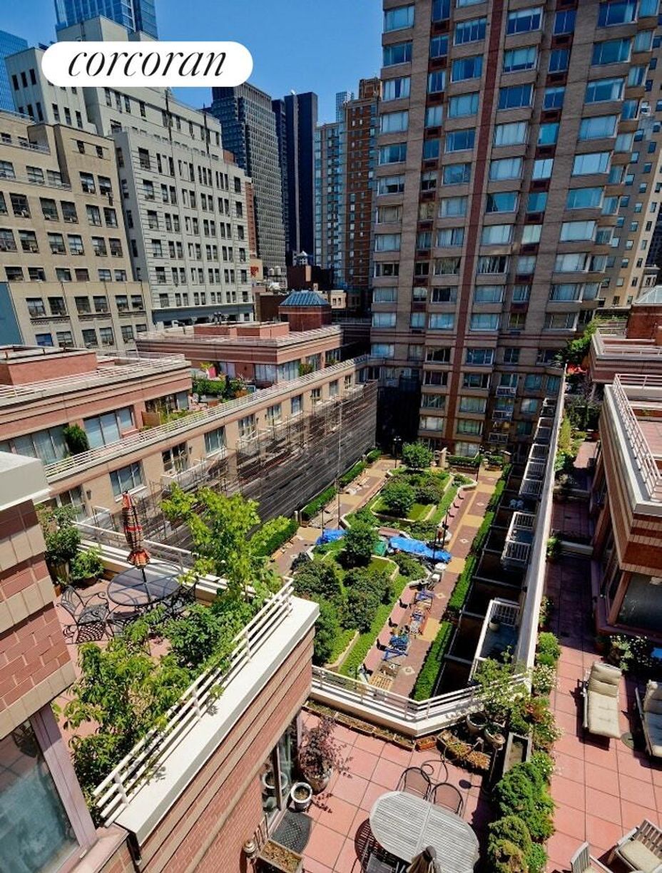 Building Photo - 393 W 49th St