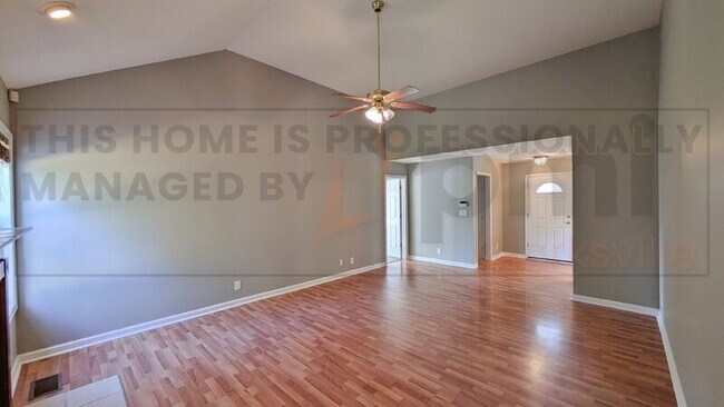 Building Photo - 1121 Gunpoint Dr