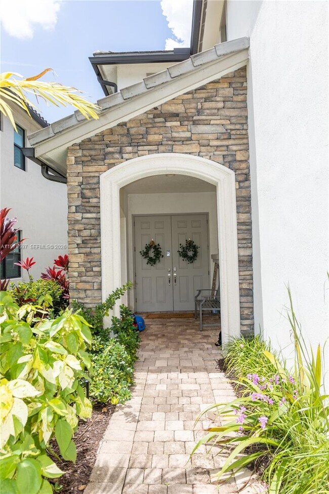 Building Photo - 11826 SW 13th Ct