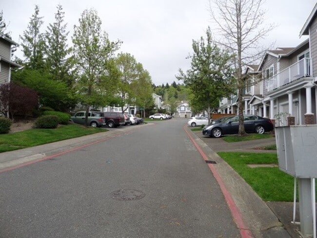 Building Photo - Super Nice 2-Bedroom Townhouse w/Attached ...