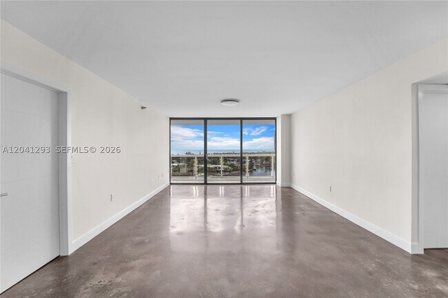 Building Photo - 20515 E Country Club Dr