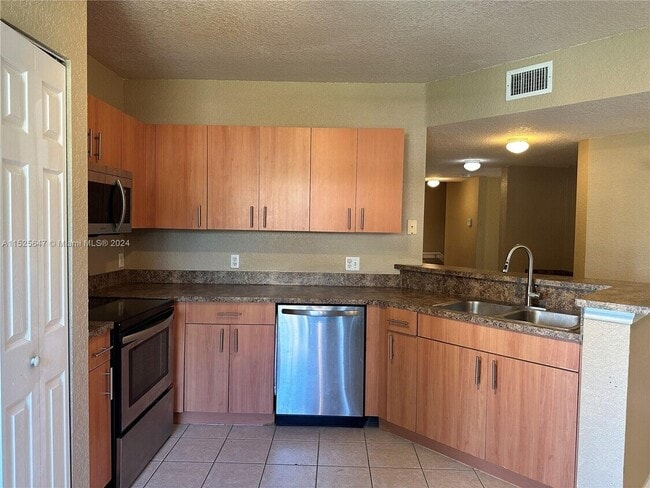 Building Photo - 811 Belmont Ln