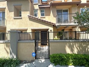 Building Photo - 17871 Shady View Dr