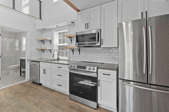 Primary Photo - 212 Rollins Ave