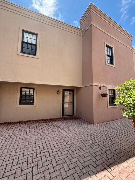 Building Photo - 133 Walton St
