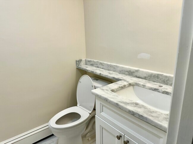 Building Photo - 21 Greenwood St