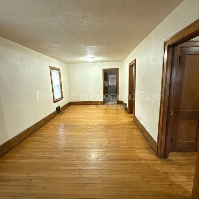 Building Photo - 3955 N Girard Ave