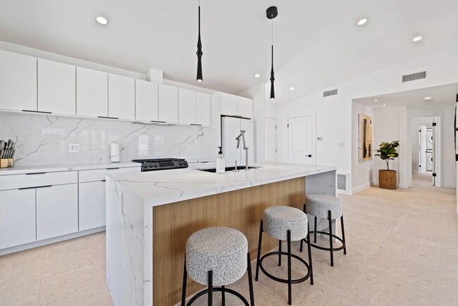 Building Photo - 38951 Bel Air Dr