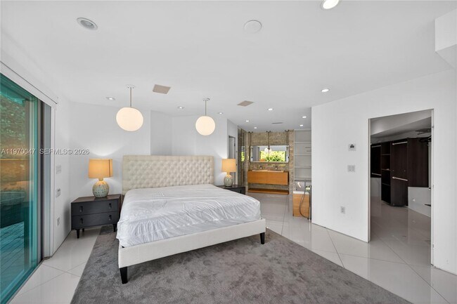 Building Photo - 1000 N Shore Dr