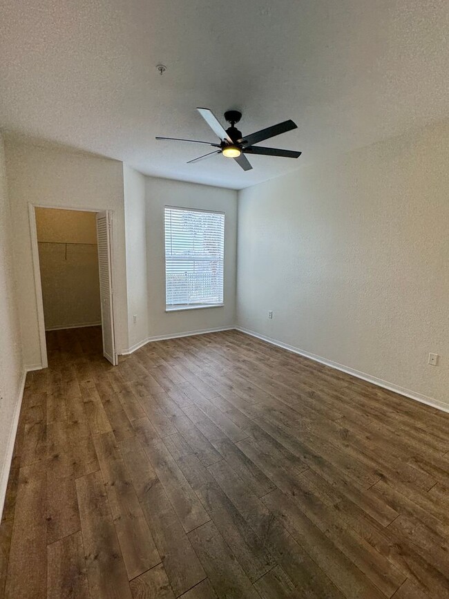 Building Photo - 3 BD / 2BA WATER VIEW CARRIAGE TOWNHOME