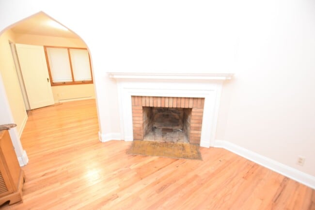 Building Photo - 4 bedroom 2.5 bath South Bend home on larg...