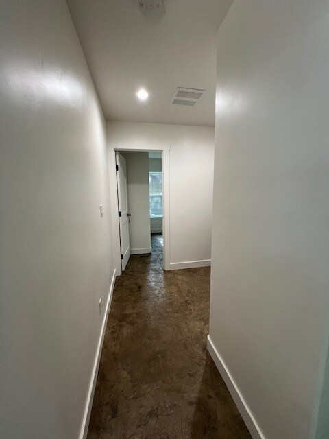 Building Photo - 205 W 20th St