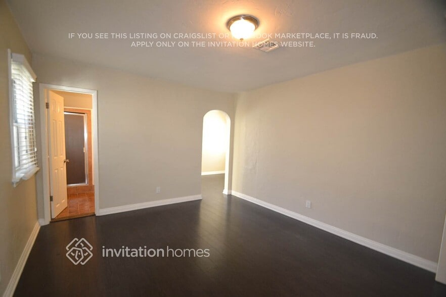 Building Photo - 720 E 67th St