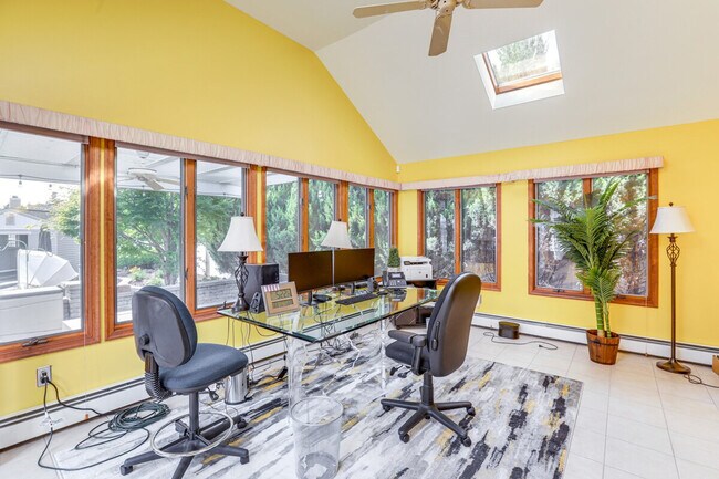 Building Photo - 31 Diane Dr