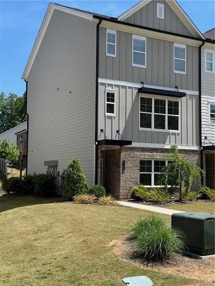 Building Photo - 1204 Ainsworth Alley