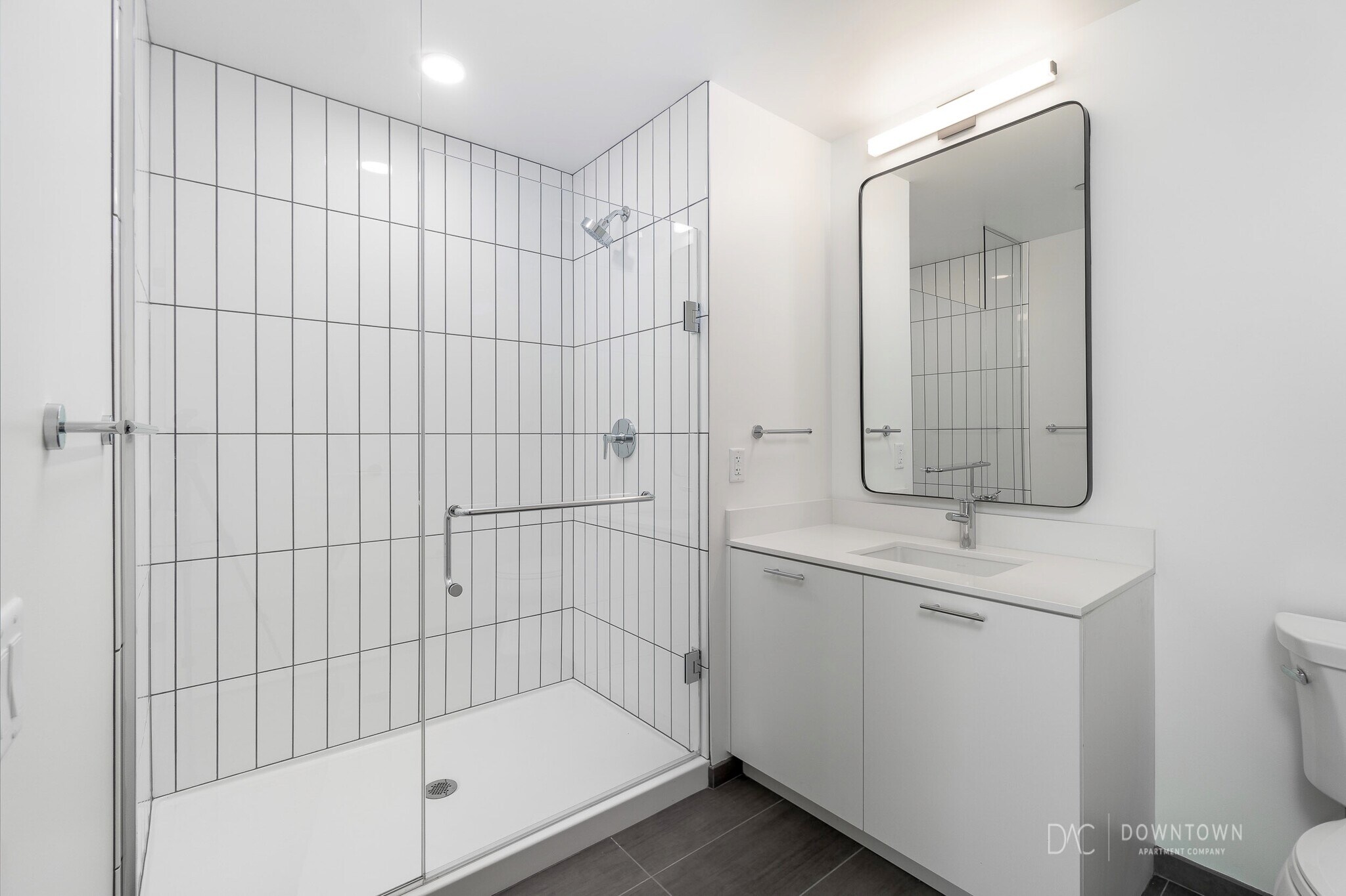 Building Photo - 823 W Madison St