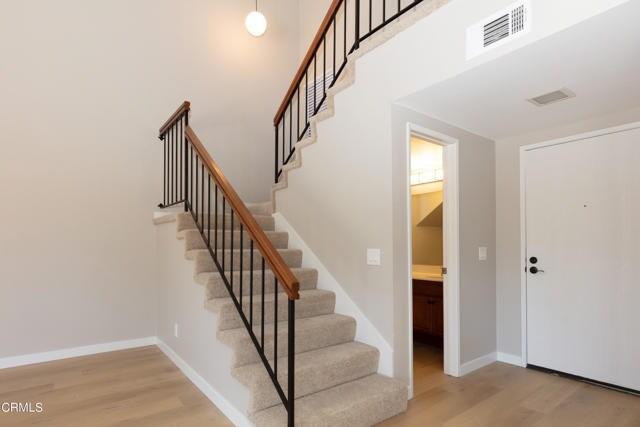 Building Photo - 985 Hawthorne Ln