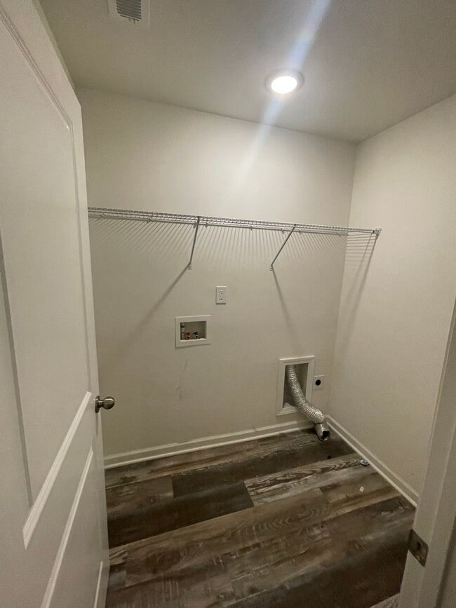 Building Photo - Welcome to this stunning 3-bedroom, 2.5-ba...