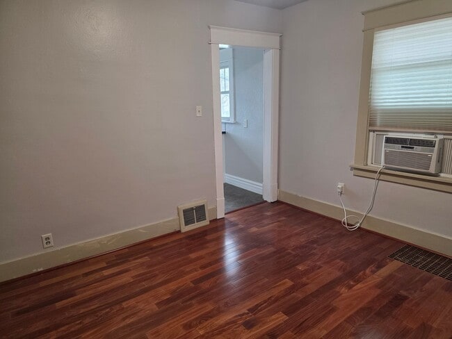 Building Photo - 3-Bedroom, 1-Bathroom Home with Basement & Garage – $1,375/Month | Accepting Section 8