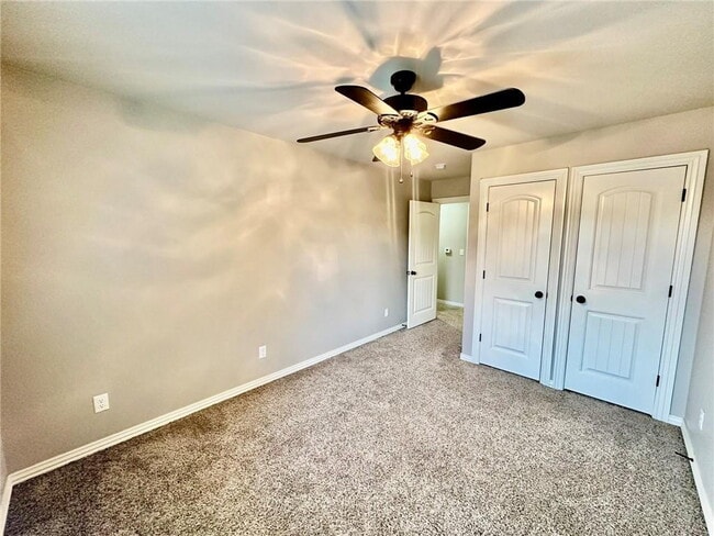 Building Photo - 186 Old Farmington Rd