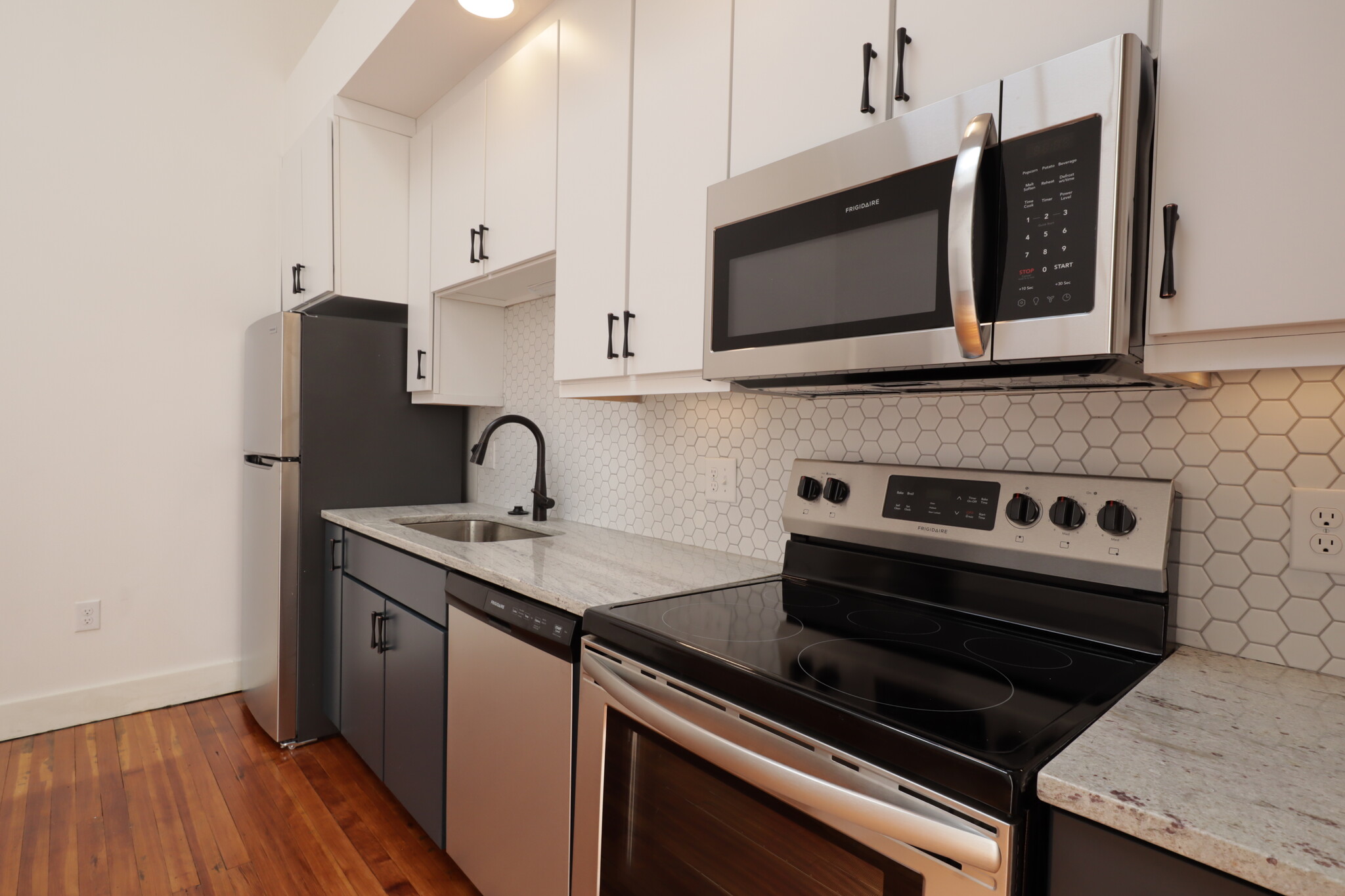 Ktichen - 210 E Grace St