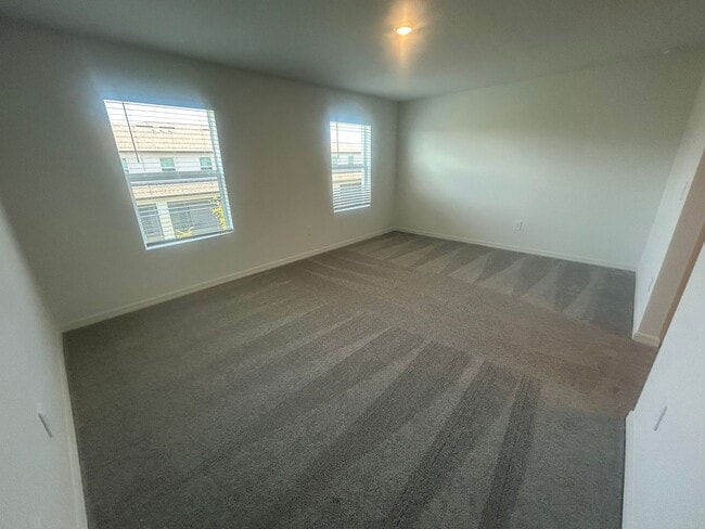 Building Photo - Stylish Townhome in the Heart of Ruskin – ...